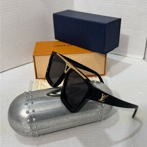Louis Vuitton Z1502E Sunglasses 1.1
Evidence, Acetate Frame, Black Gold